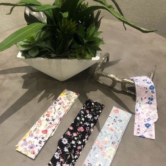 Free Give Away Sunflower Key Chain With Purchase Of Bag & Scarf! - Picture 4 of 15